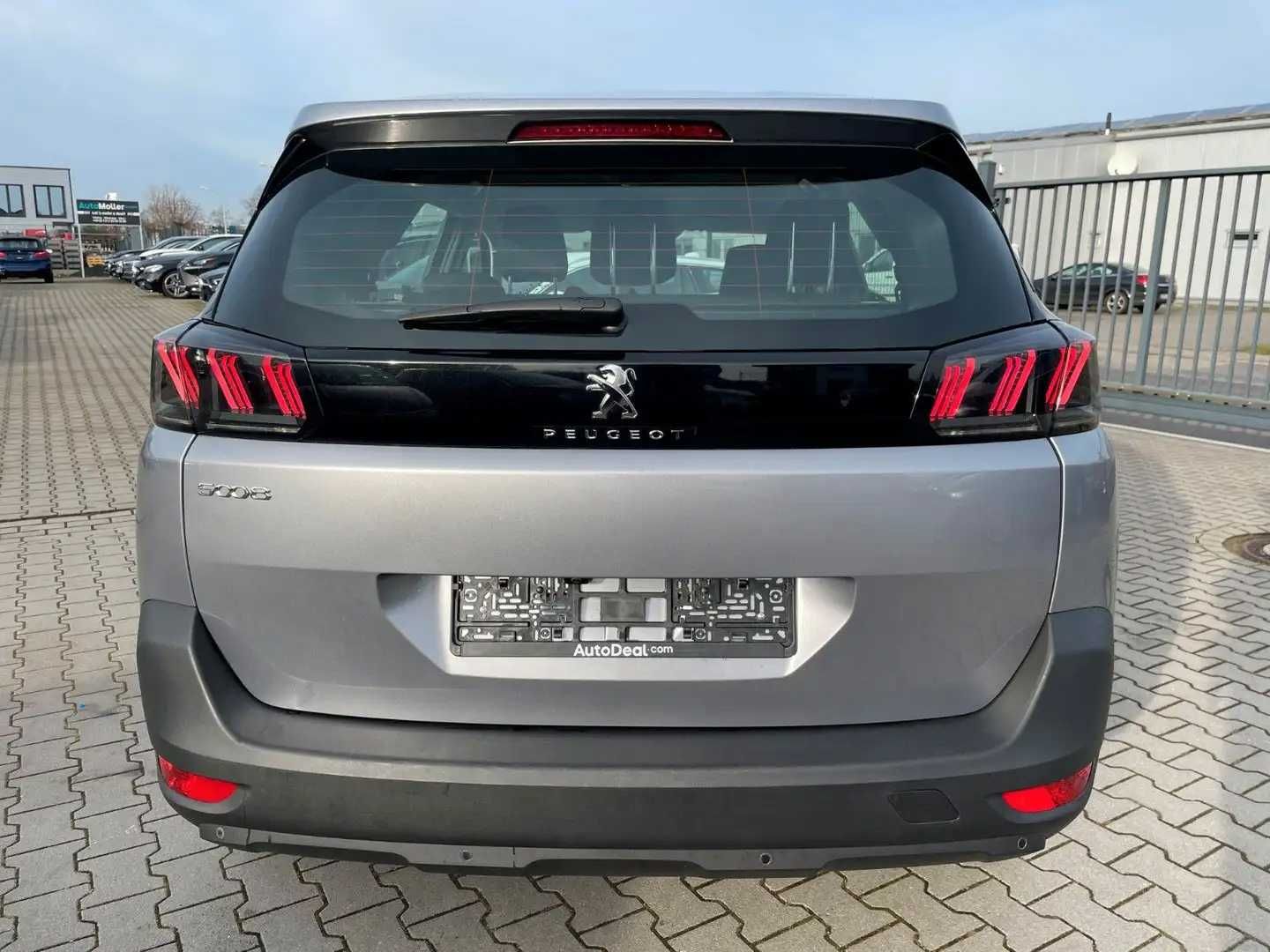 Peugeot  5008 2021