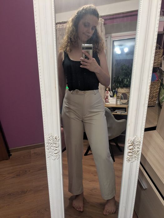 Брюки бежевого кольору