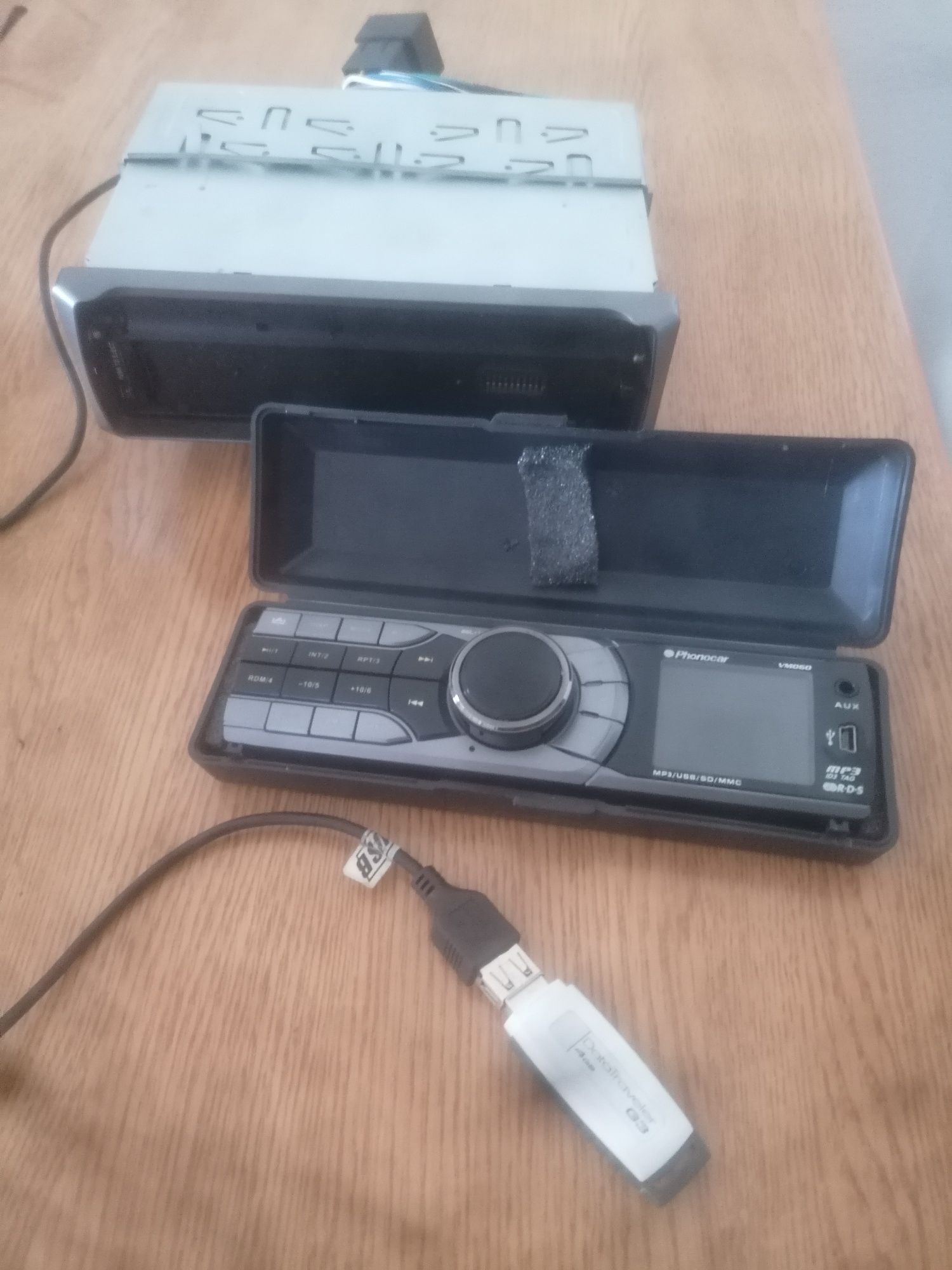 Auto-radio phonocar