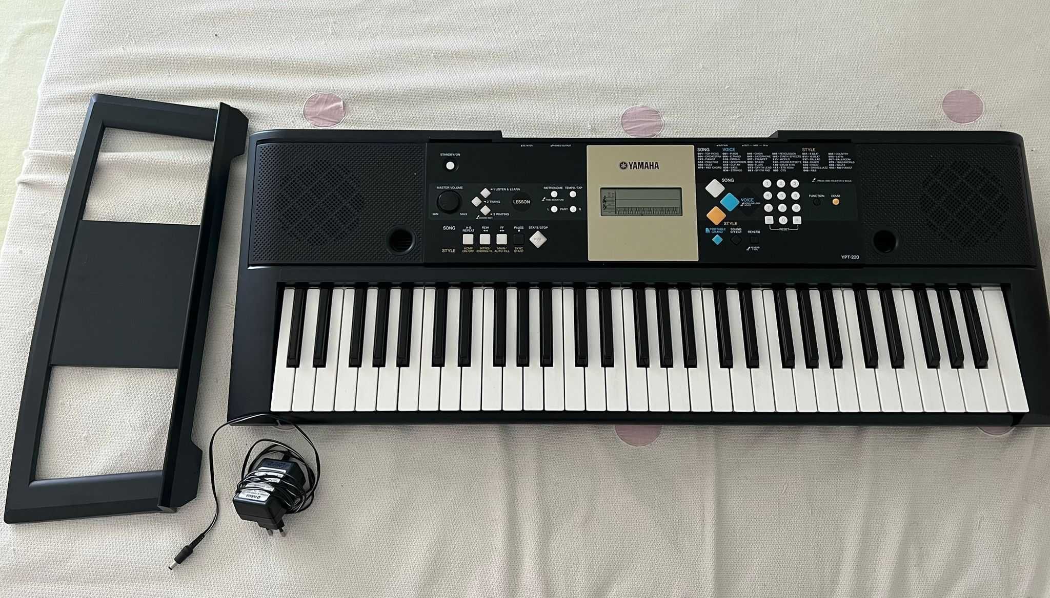 Teclado Yamaha versão YPT-220