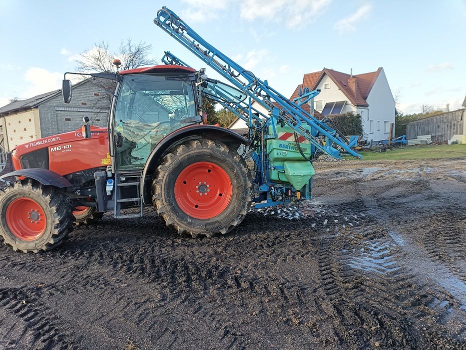 Opryskiwacz zawieszany berthoud szer.15m