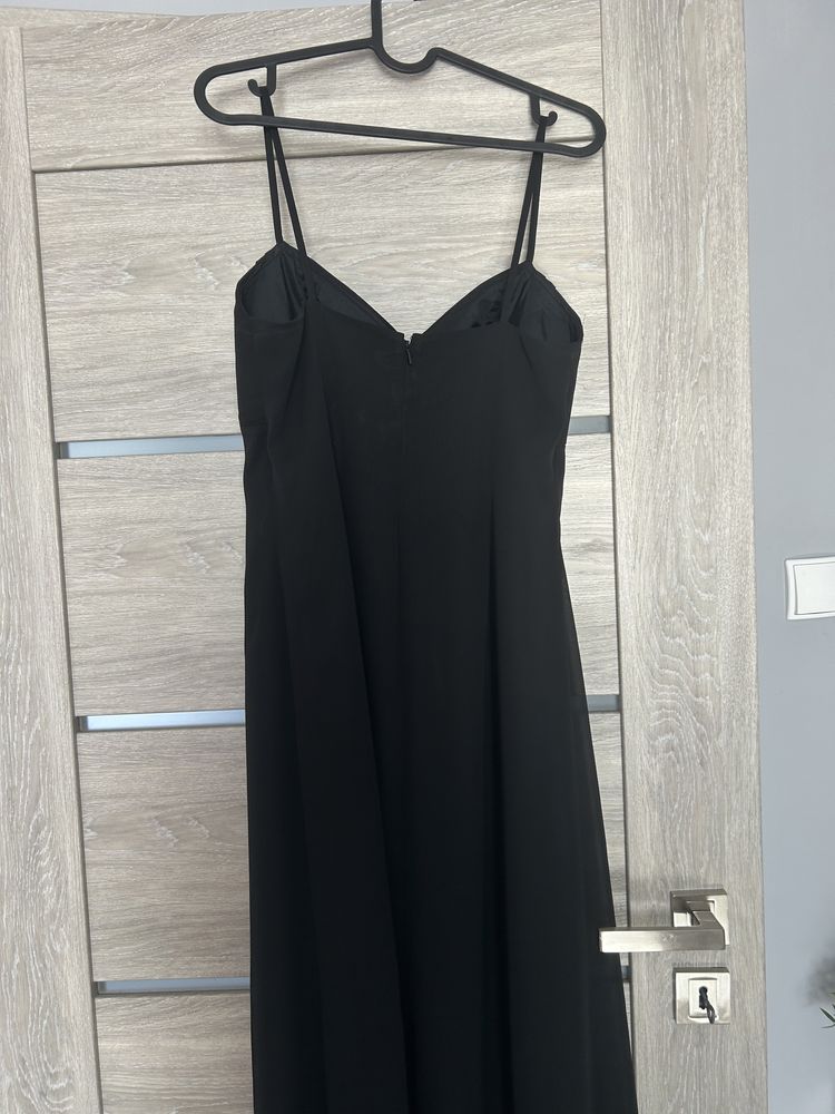 Czarna długa elegancka sukienka Jakes 36