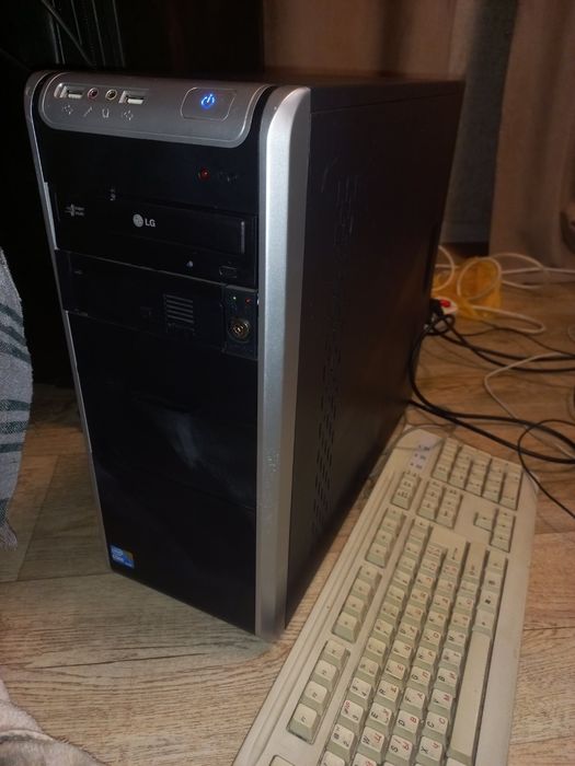 Системний блок з процесором і3