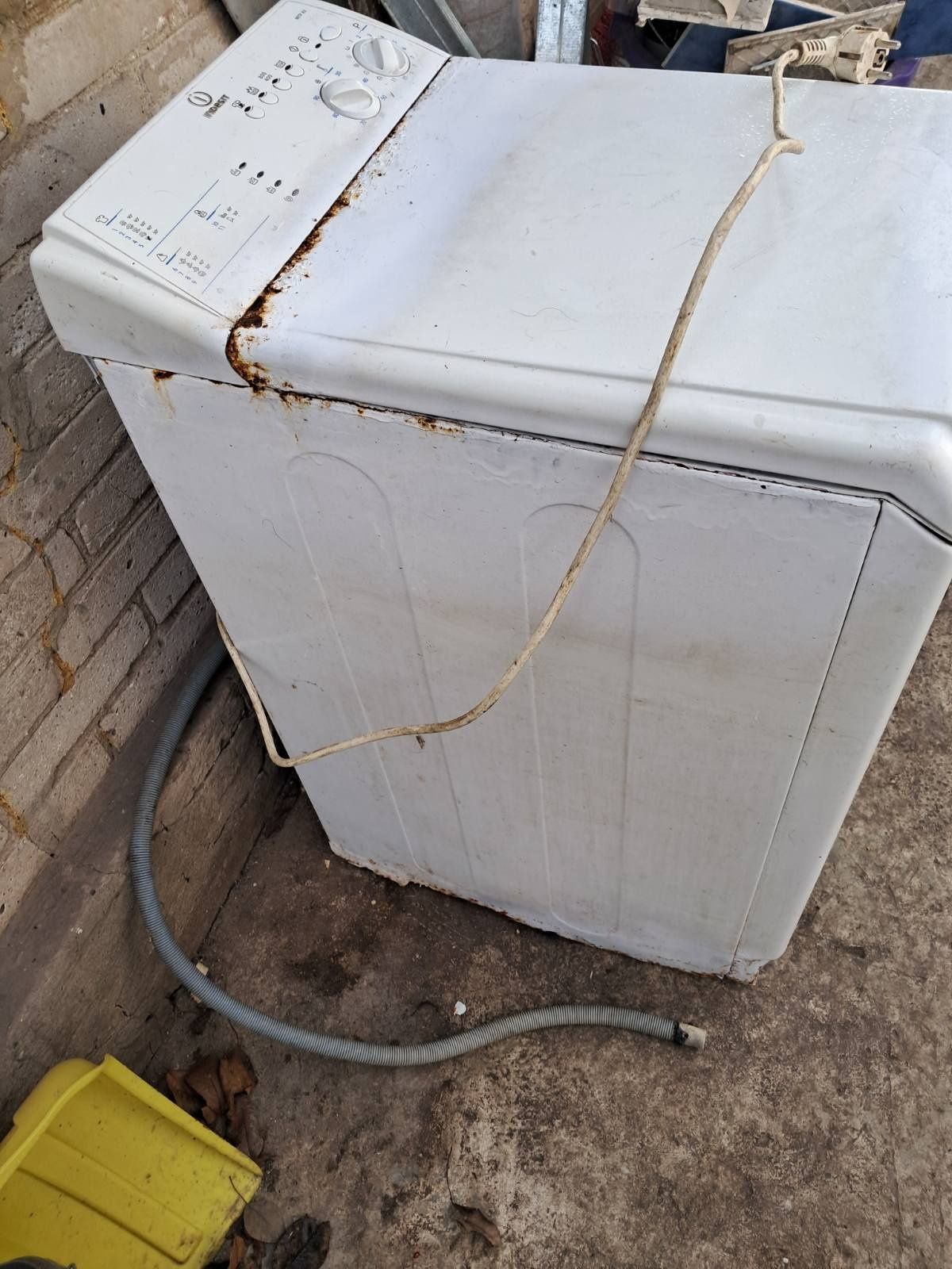 Стиральная  машинка  indesit witp 82(можно на запчасти(