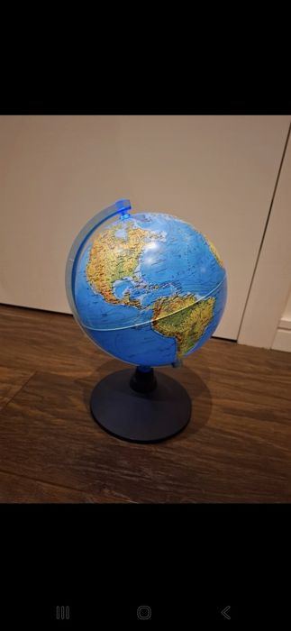 Lampka globus świat na baterie