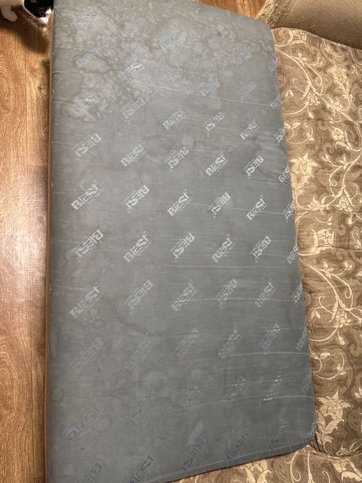 Продам угловой диван, в нормальном состоянии , есть следы эксплатации