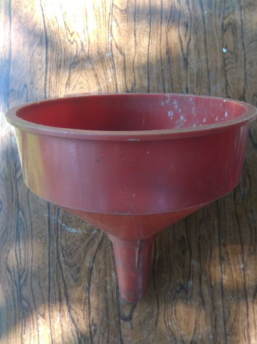 Лійка з пластмаси.