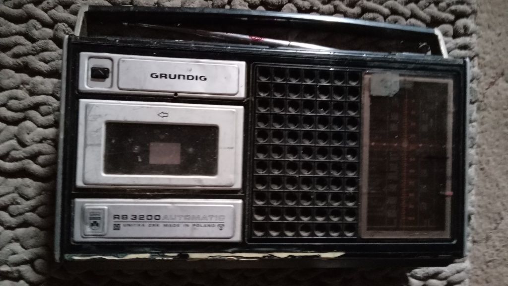 Tanio sprzedam 4 pary słuchawek, radiomagnetofony itp,wszystko w ogłos