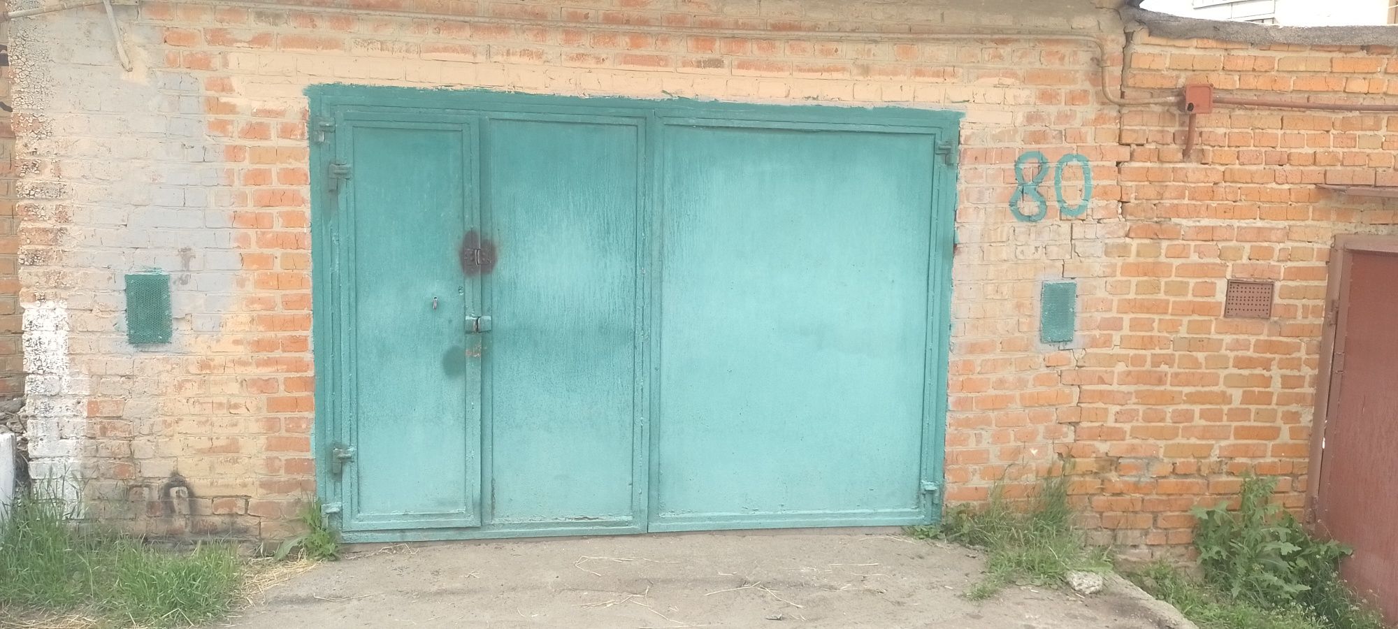 Продам гараж в районі 2 школи