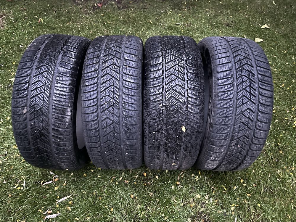 Komplet opon terenowych zimowych Pirelli Scorpion Winter 255/45 R20