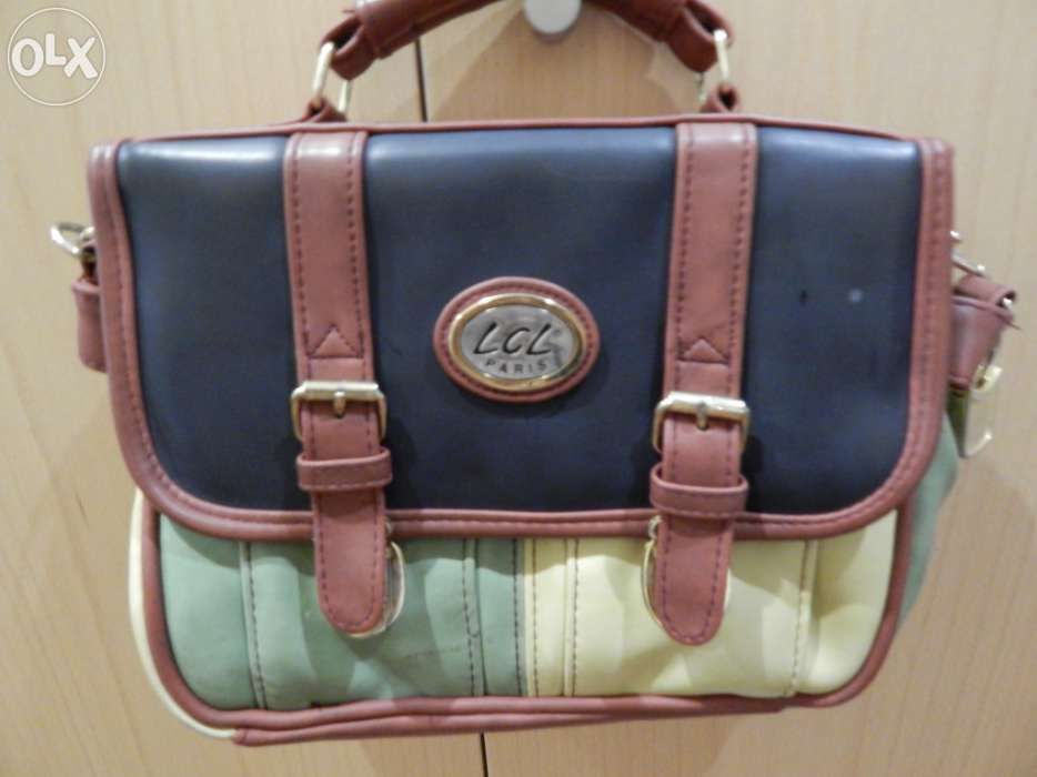 Várias Malas de Senhora preços diferentes