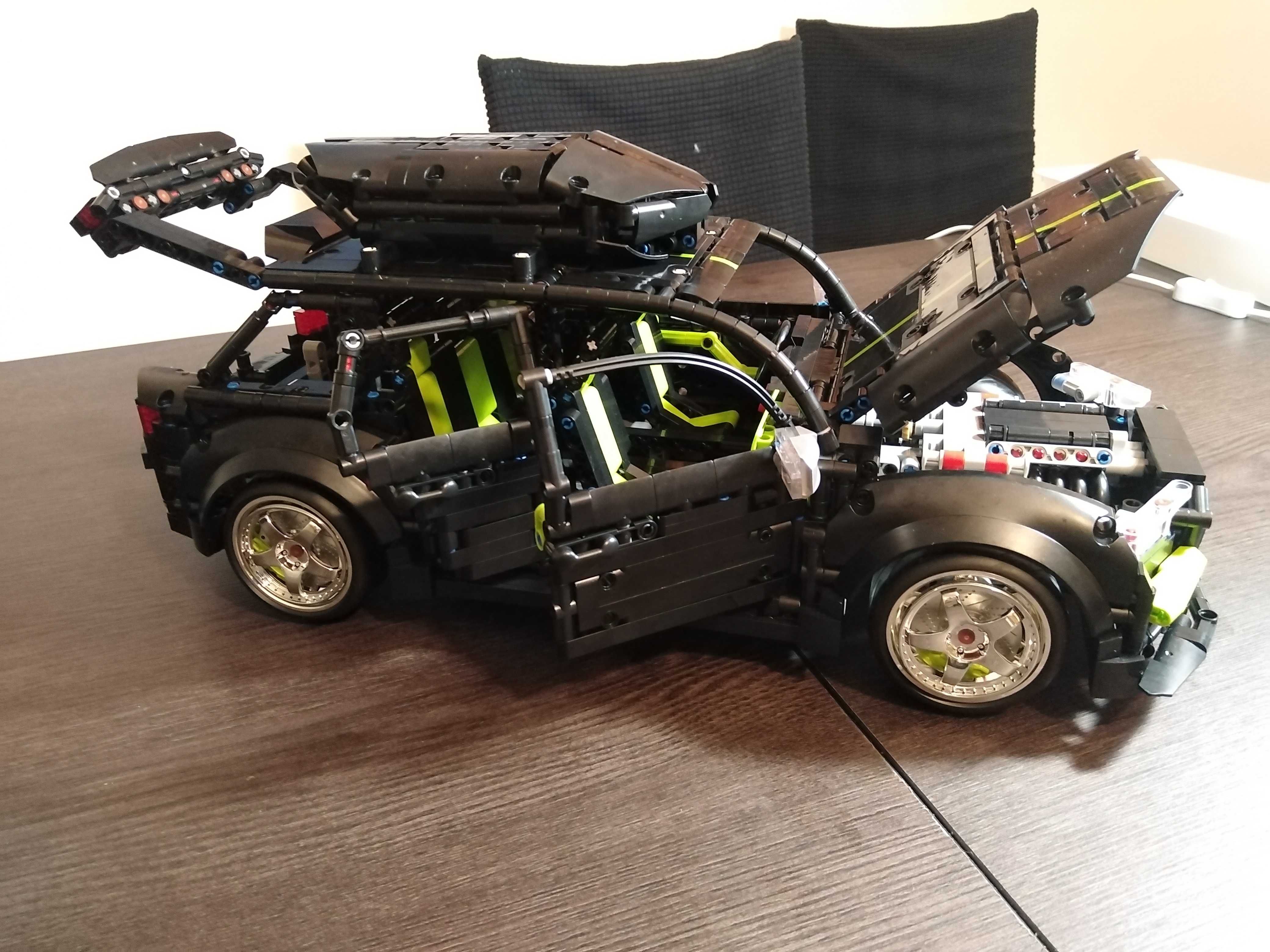 LEGOS CARRO AUDI RS6 SELADO 2896 PEÇAS.