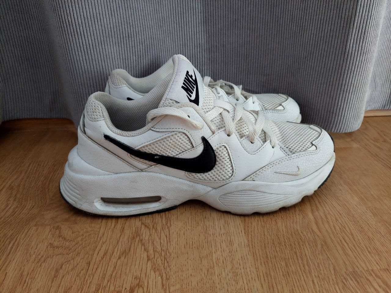 Продам білі кросівки (найк) Nike Air Max Fusion, розмір 40,5