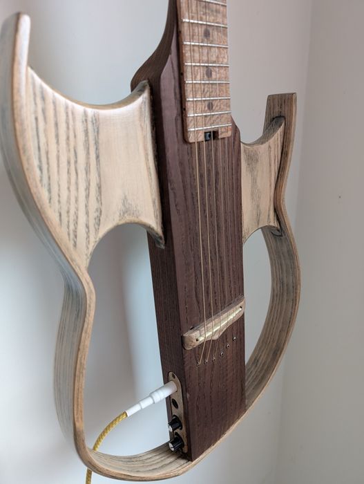 Тиха гітара з виходом на навушники