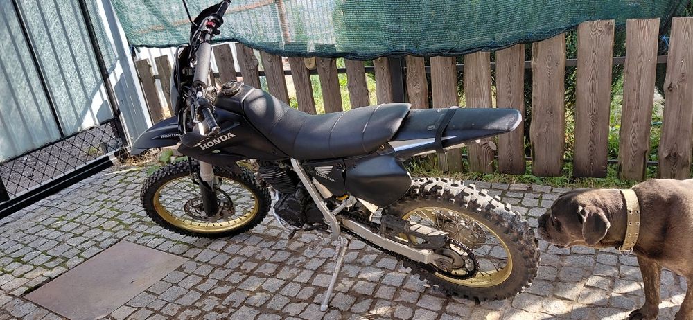 Продам хонду XR250.