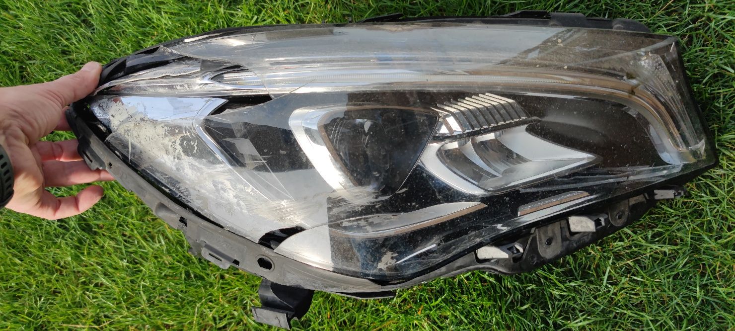 Lampa Reflektor przedni prawy Mercedes w217 CLA uszkodzony