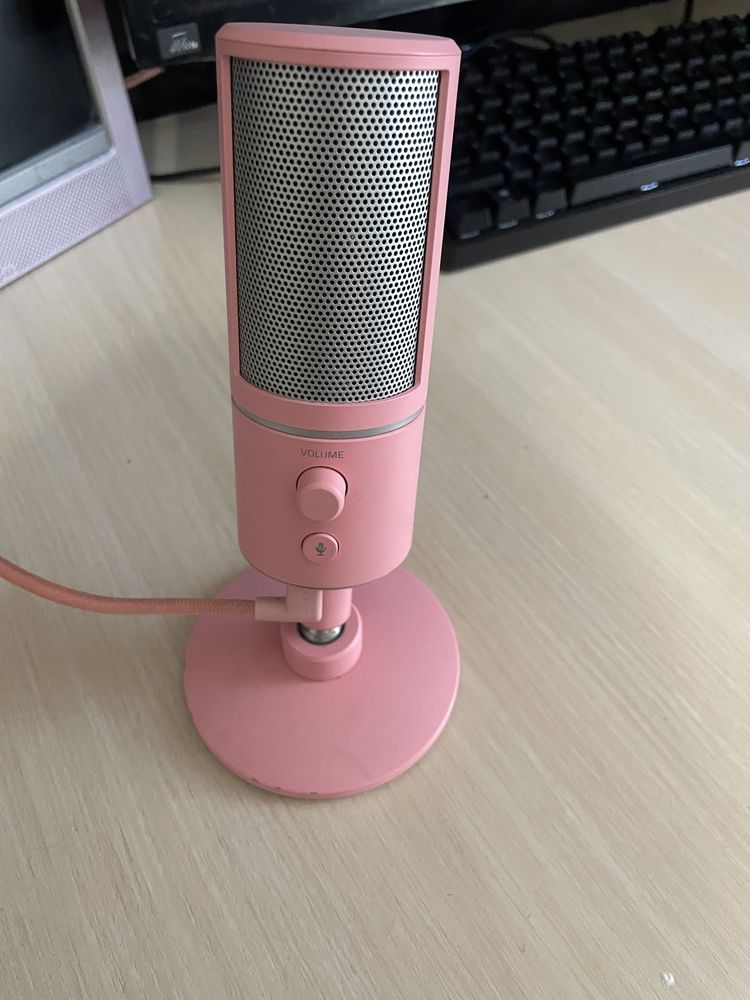 Мікрофон ігровий razer seiren X рожевий