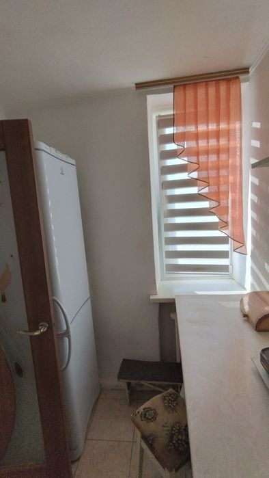 Велика кімната в гуртожитку зі своєю кухнею