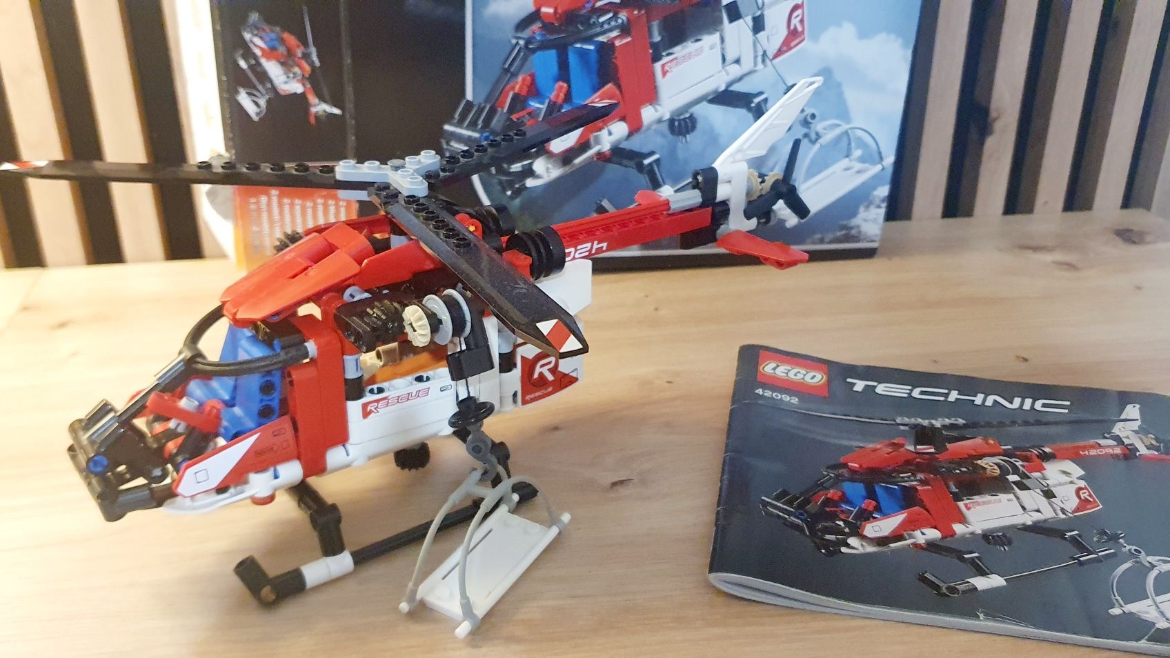 lego technic 42092 samolot helikopter ratunkowy