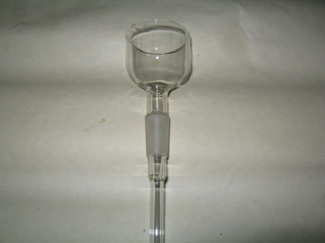 Скляна лійка з притертою горловиною та носиком 30 см .