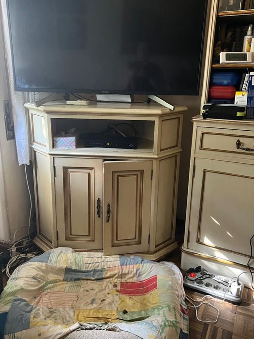 Estante clássica com módulo para TV – conjunto elegante