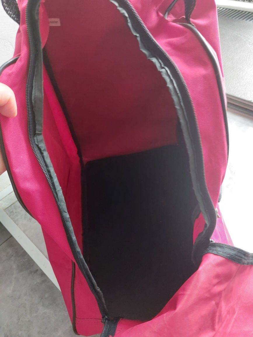 Дорожная сумка красная и поясная черная