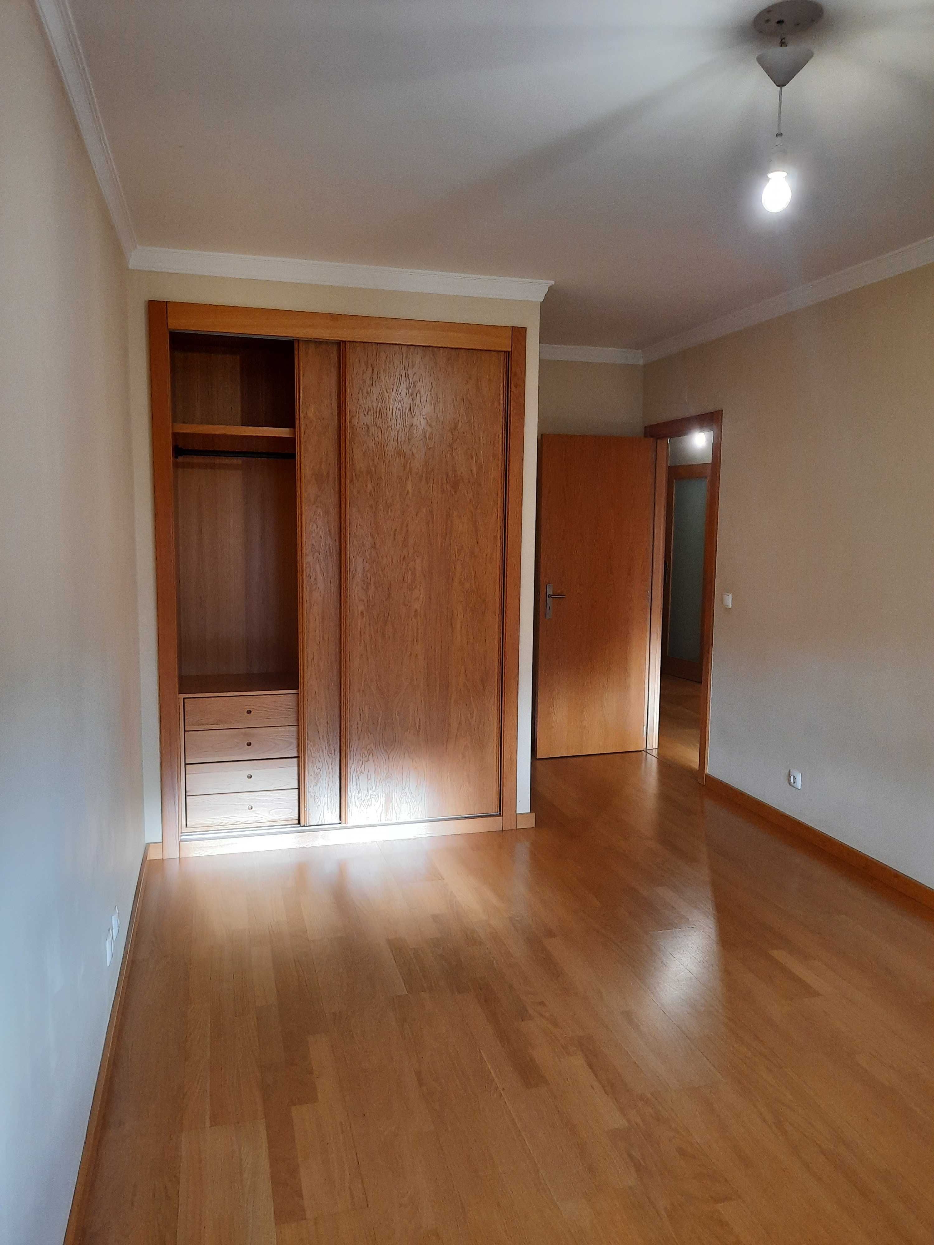Excelente apartamento T3, em otima localização(rotunda dos touros)