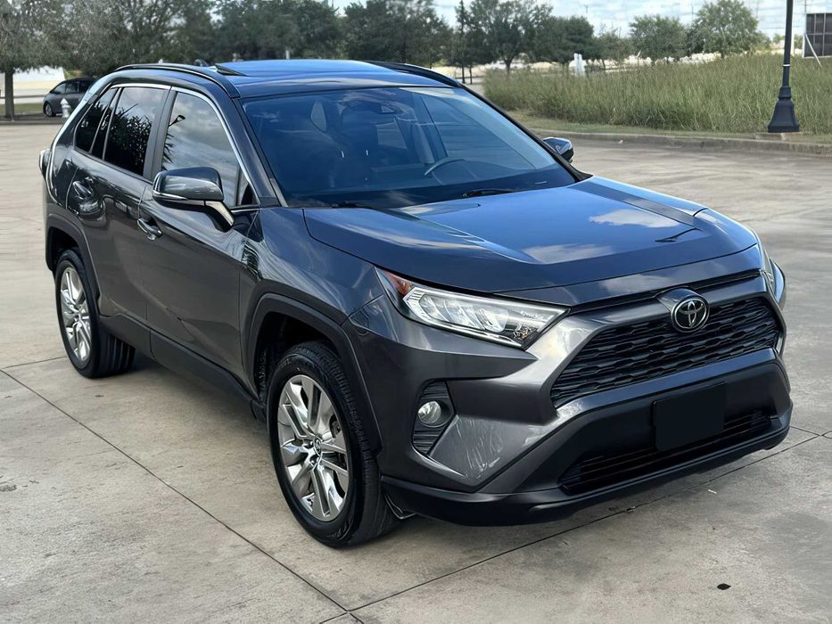 Toyota RAV4      2019