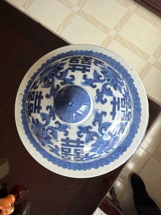 Vaso ginger jar em porcelana azul e branca com tampa