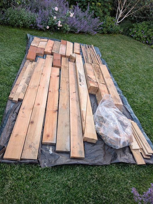 Drewno konstrukcyjne suche – deski, belki, listwy – 0.25 m³