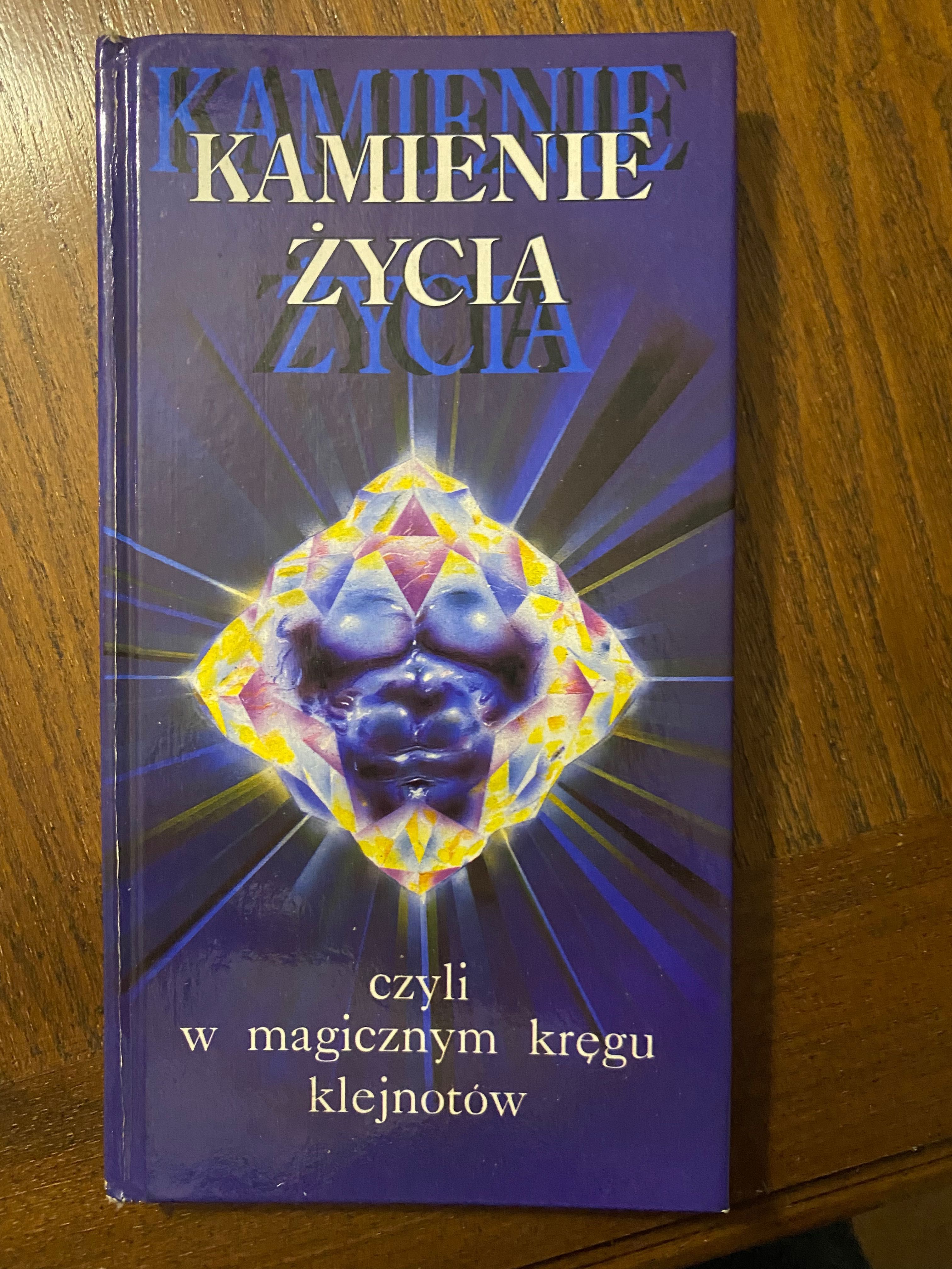 Książka: Kamienie Życia czyli w magicznym kręgu klejnotów