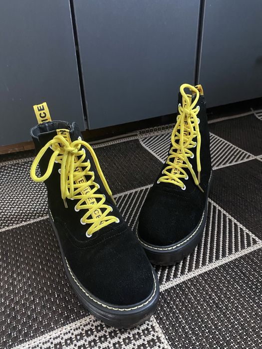Зимове взуття з жовтими вставками,дужее тепле,для дітей і для дорослих
