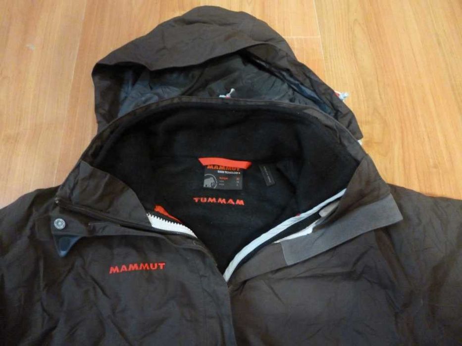 Женская куртка mammut.