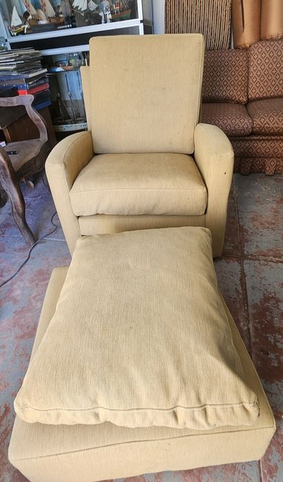 Cadeirão com banqueta