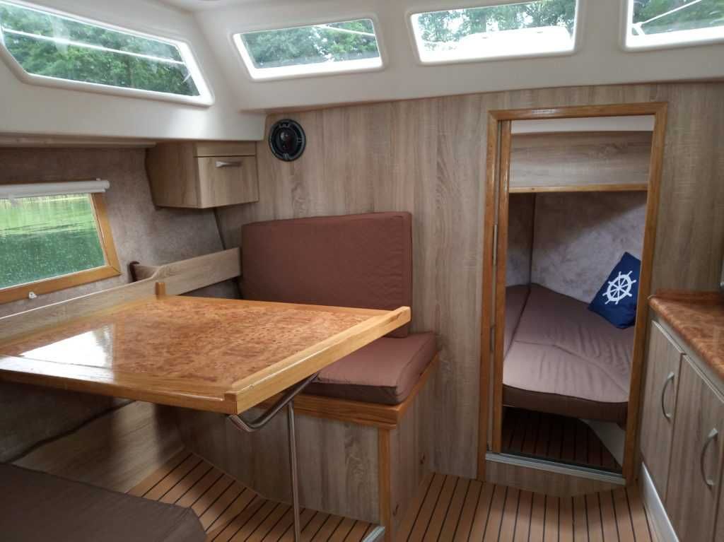 Czarter jacht motorowy Calipso 750 LUX Mazury bez patentu HouseBoat