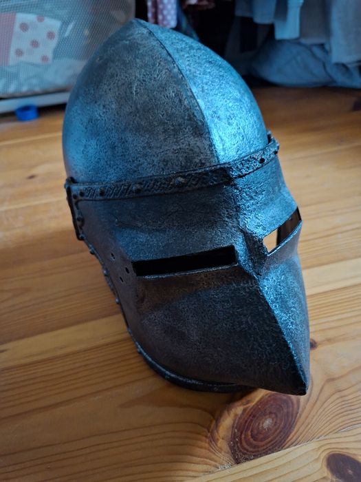 Hełm rycerski z przyłbicą