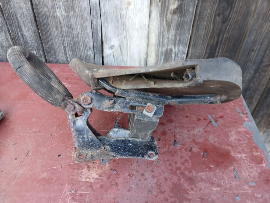 Нове мотоциклетне сидіння