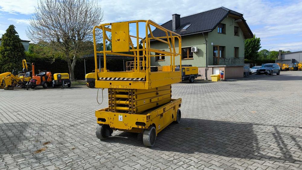 Podnośnik nożycowy Haulotte Compact 12 rok 2007 cena brutto
