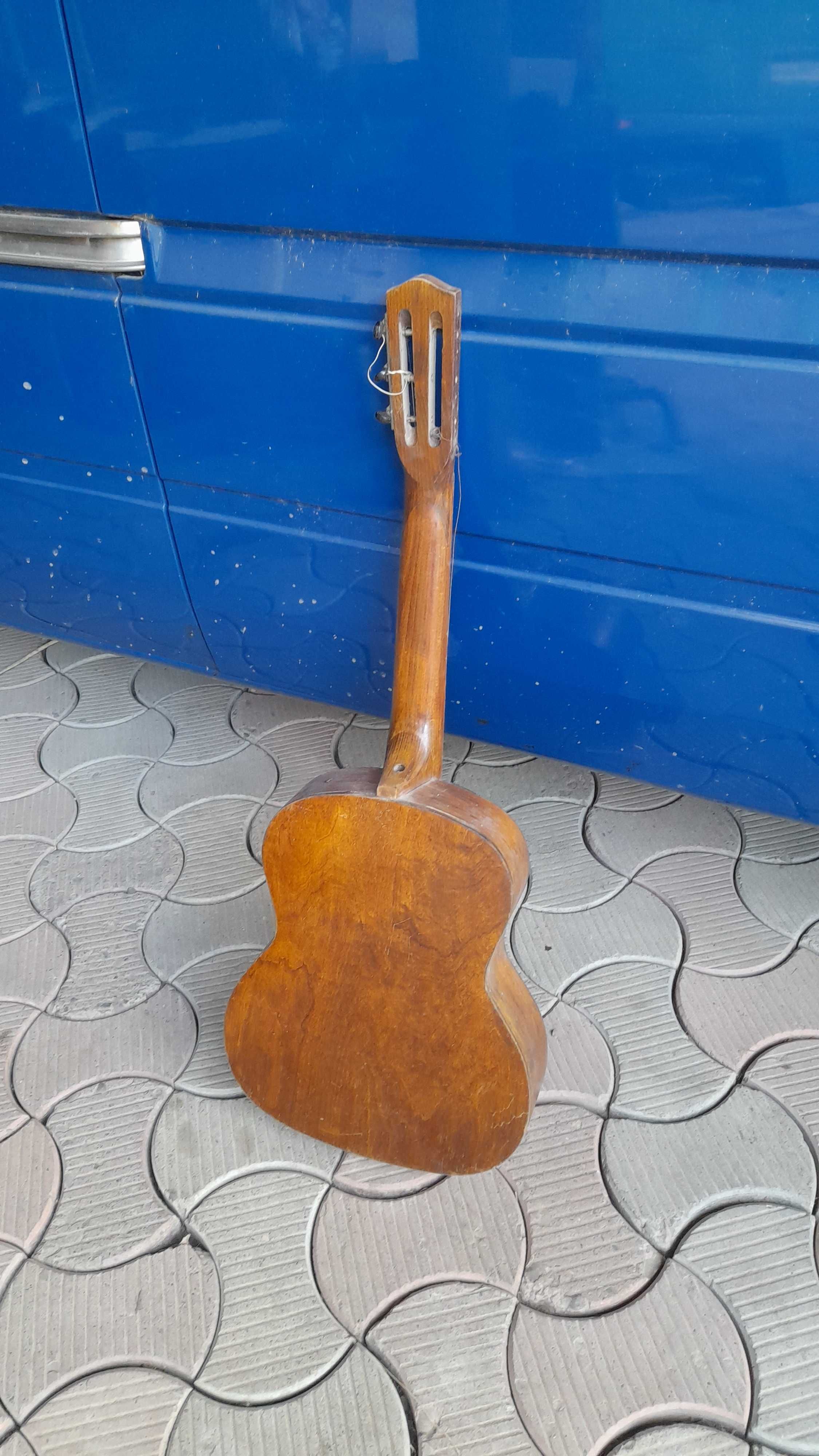 Гітара під ремонт