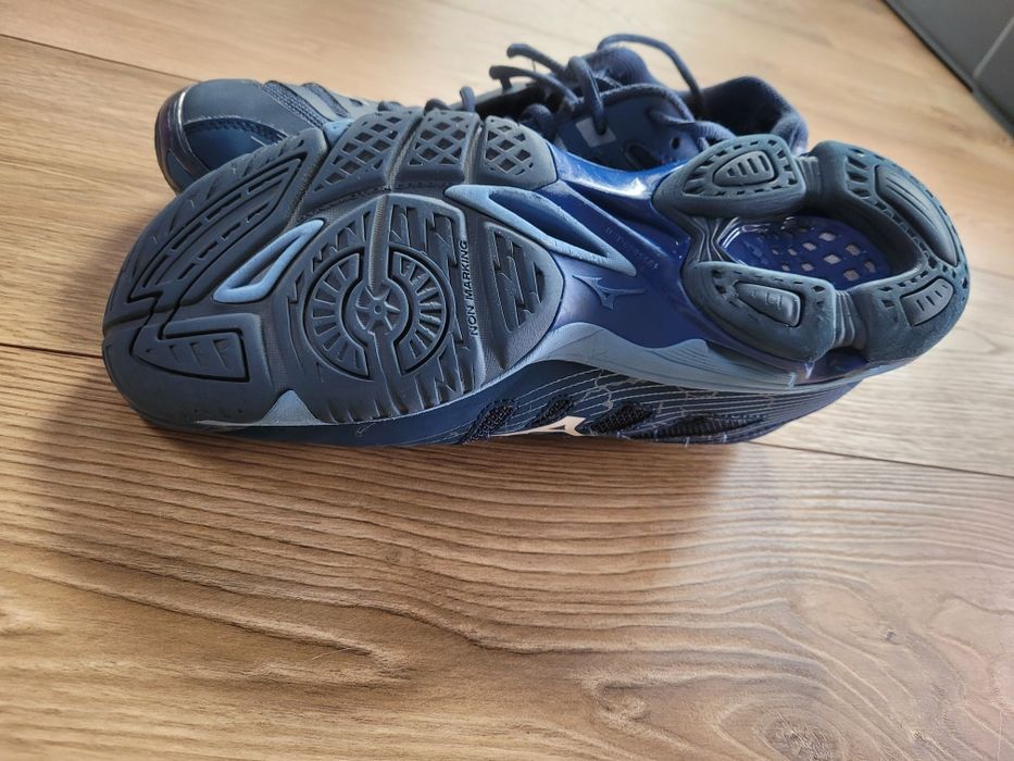 MIZUNO Wave Voltage buty do siatkówki rozmiar 41