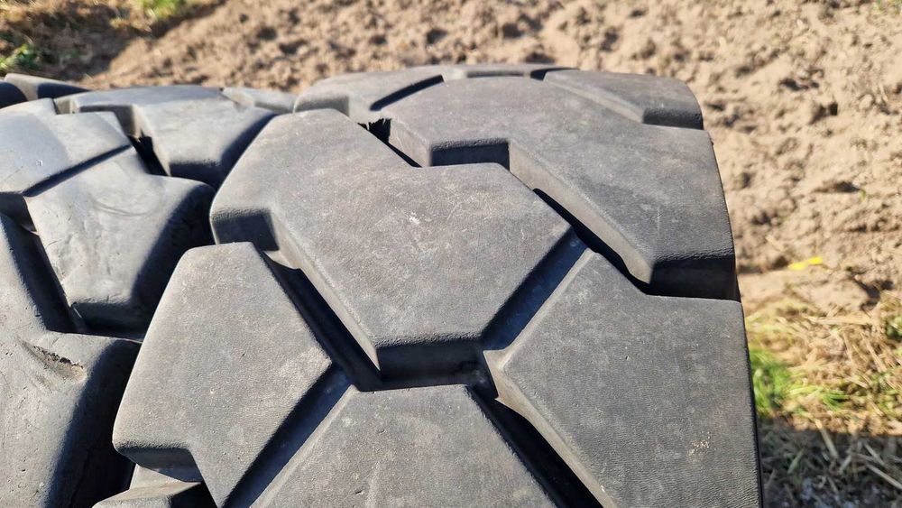 315/70r15, 300r15, 315/70-15, 300-15 Michelin 99%