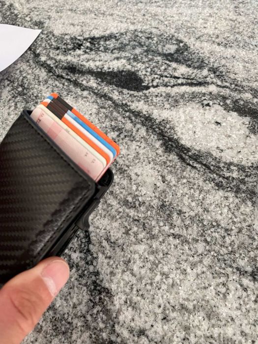 Carteira para cartoes com dispositivo air tag