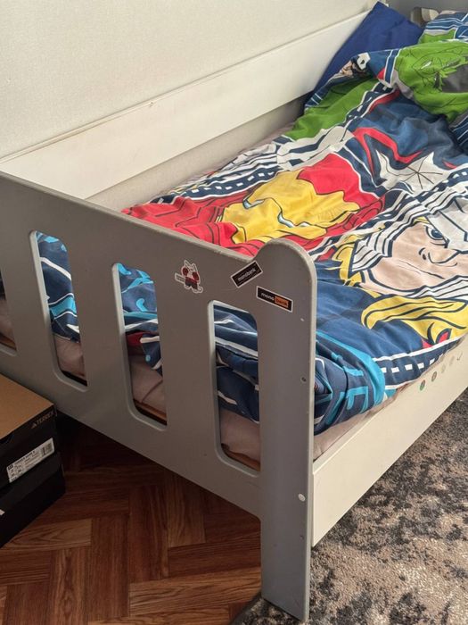 Продам детскую кроватку с матрасом