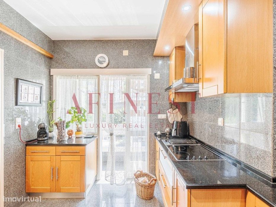 Apartamento T5 Com Garagem No Lumiar