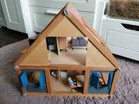 Drewniany domek dla lalek Play Tive Junior + komplet mebli + ludziki