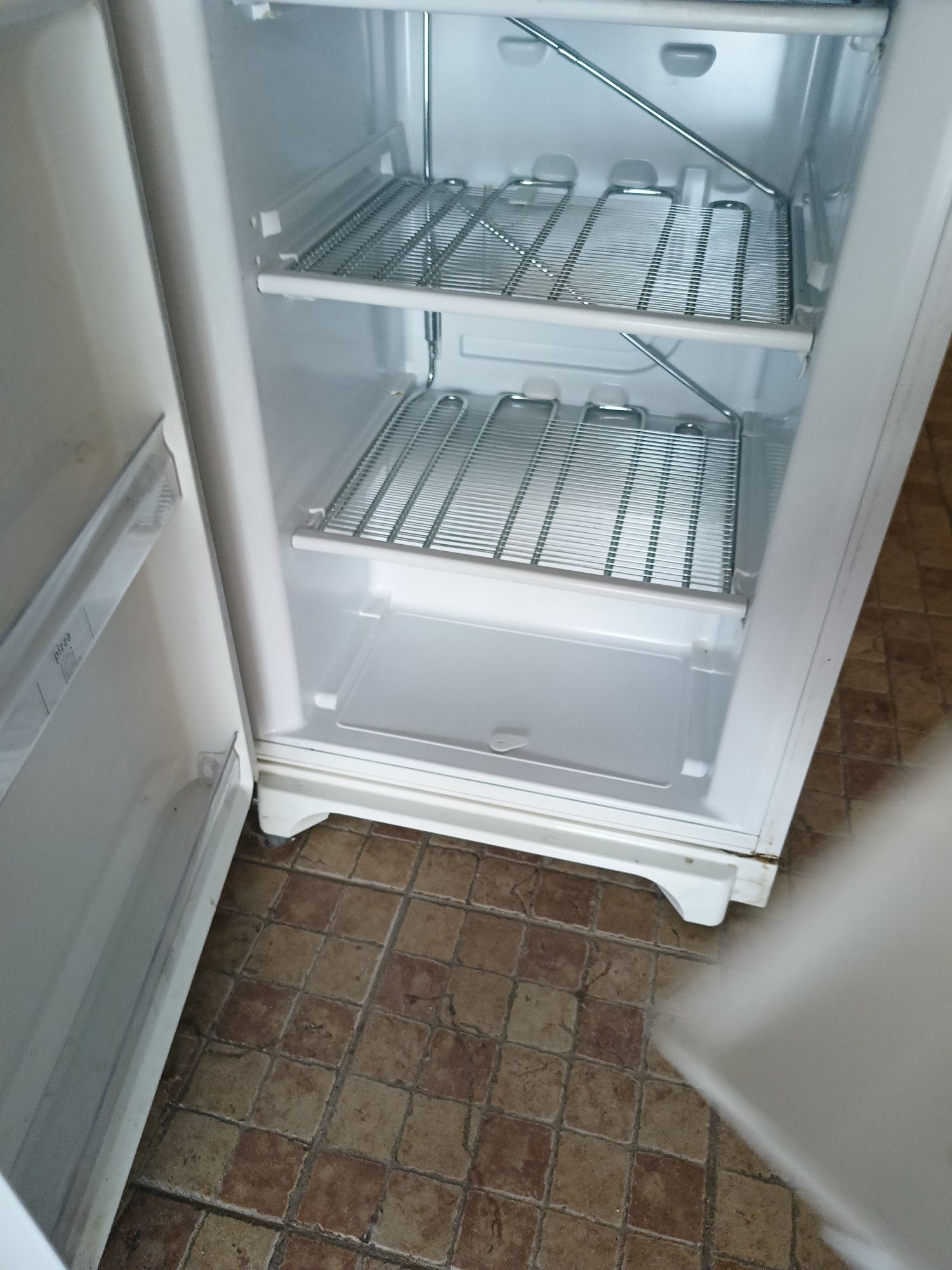 Холодильник Hotpoint Ariston