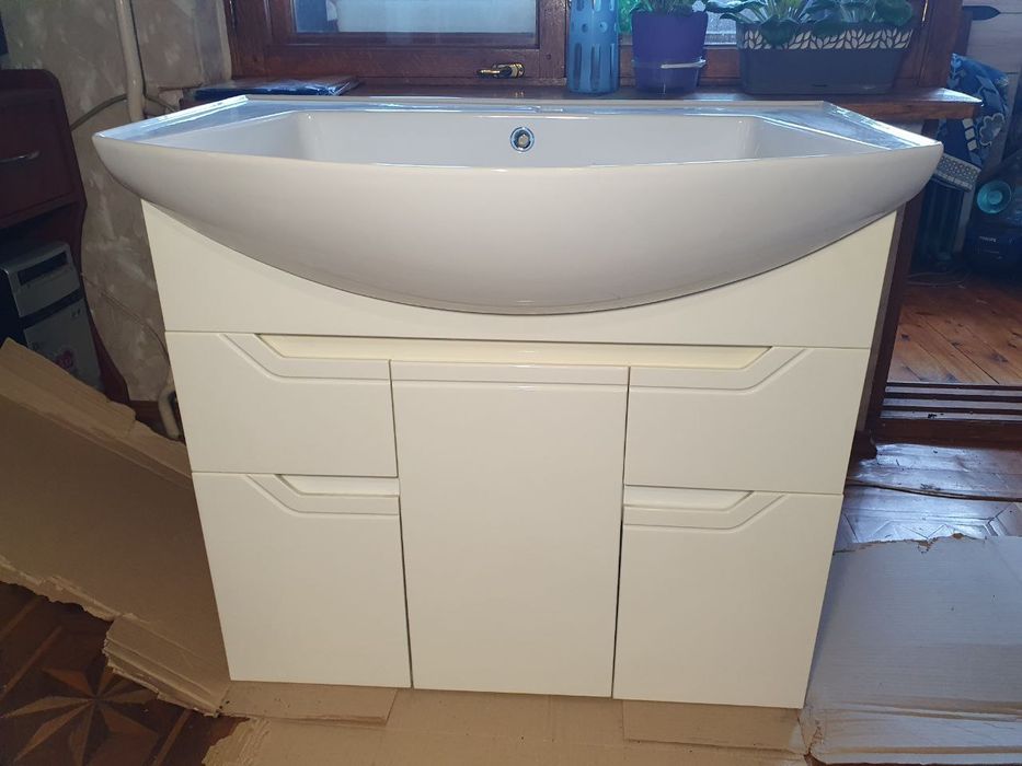 Тумба с умывальником для ванной комнаты