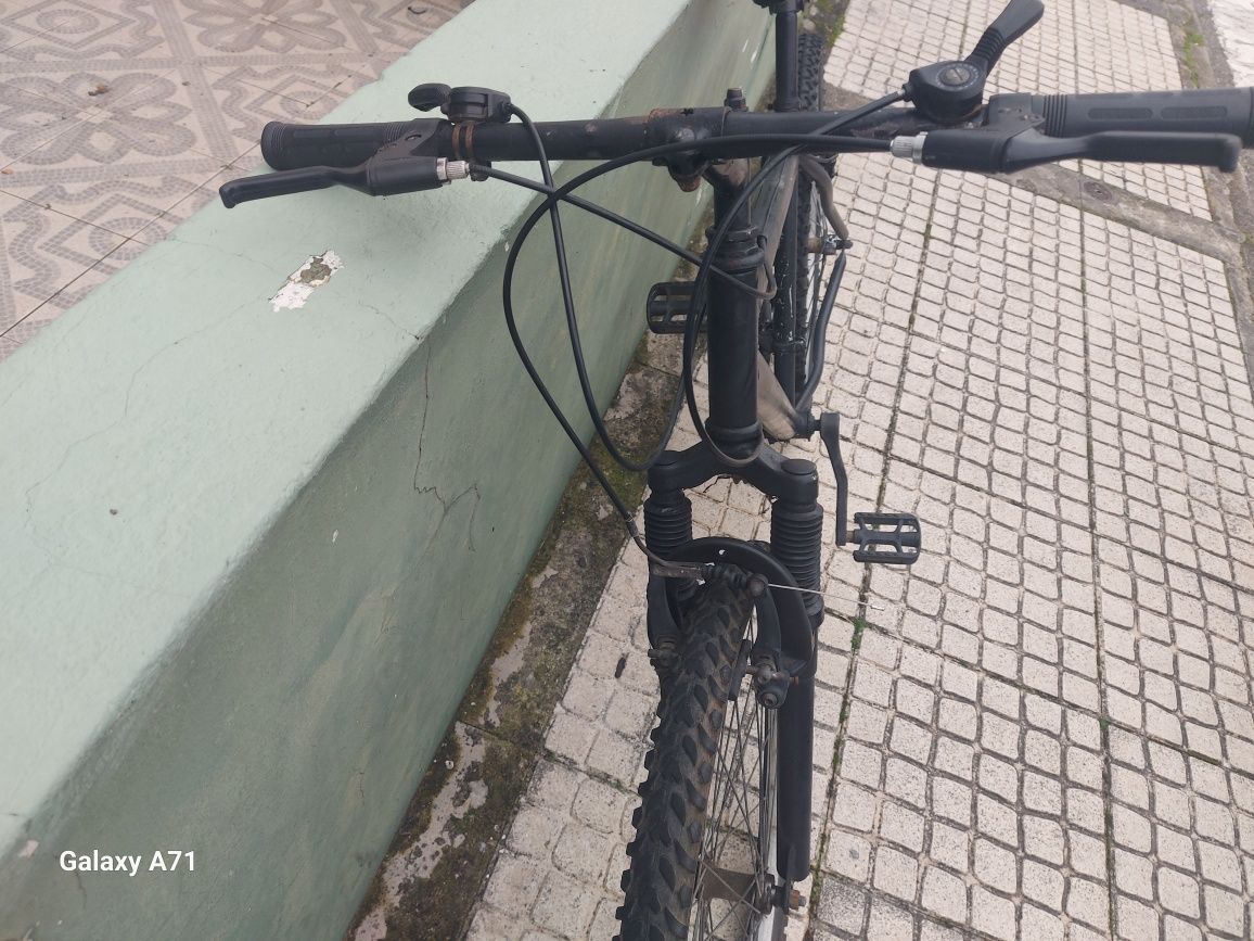 Vende se bicicleta