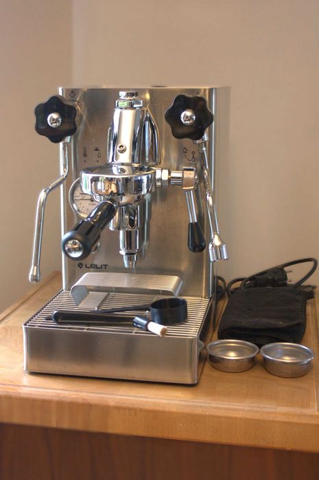 Ekspres kolbowy Lelit MaraX PL62X  – Kompaktowa maszyna dla baristy