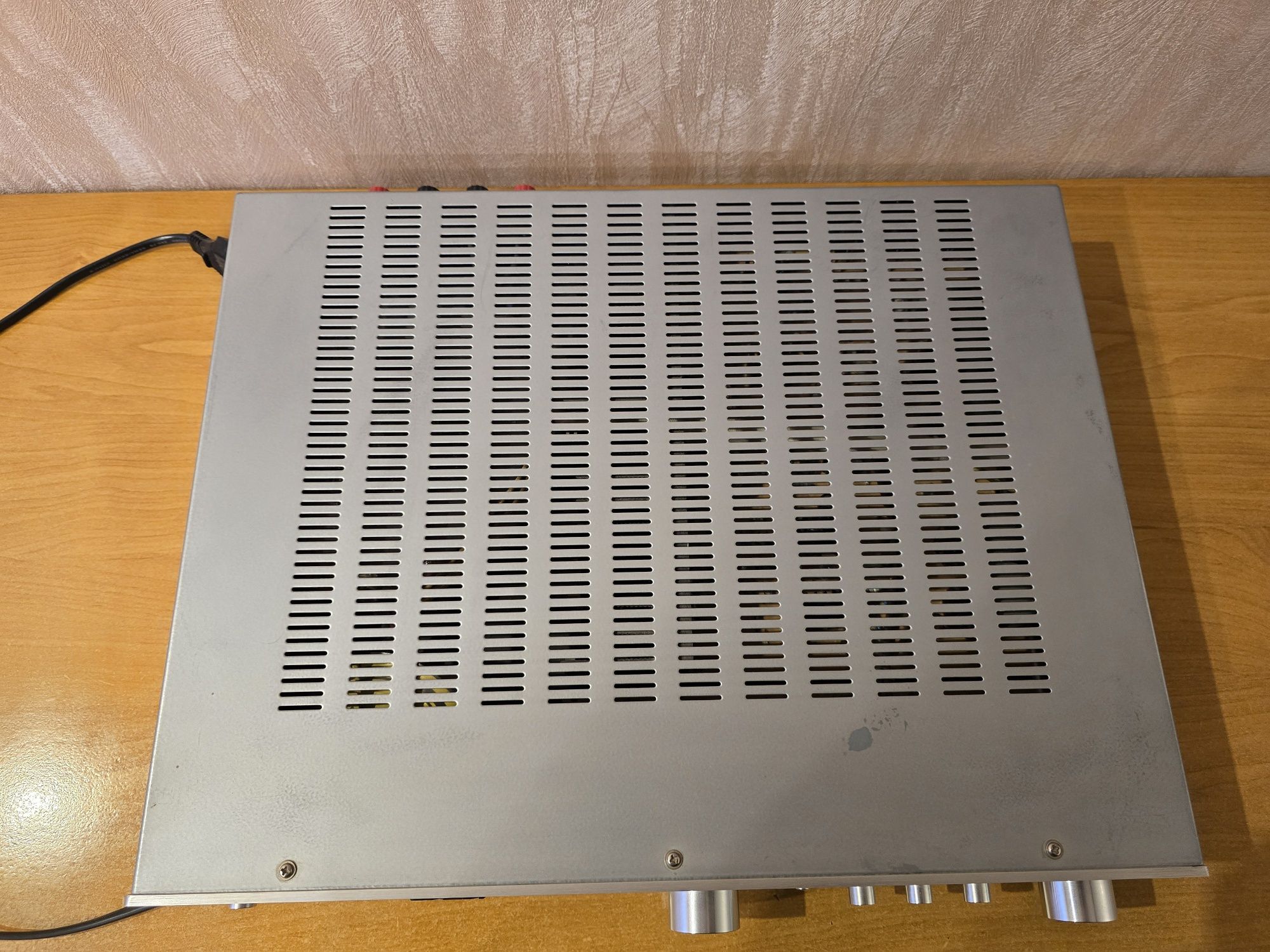 Стереоусилитель Sven HR-260